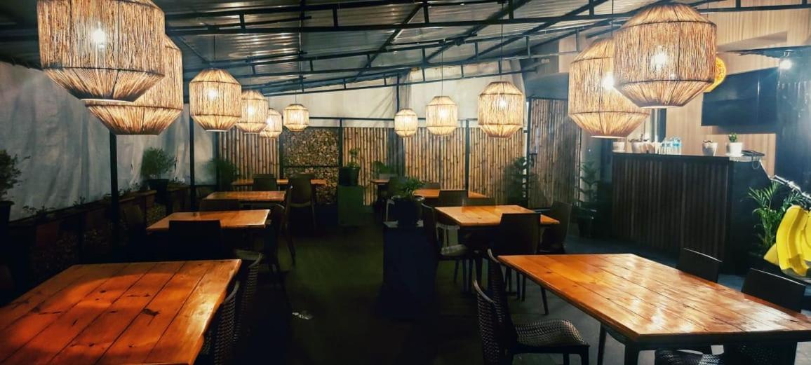 Hotel Travellers Inn Shillong Ngoại thất bức ảnh